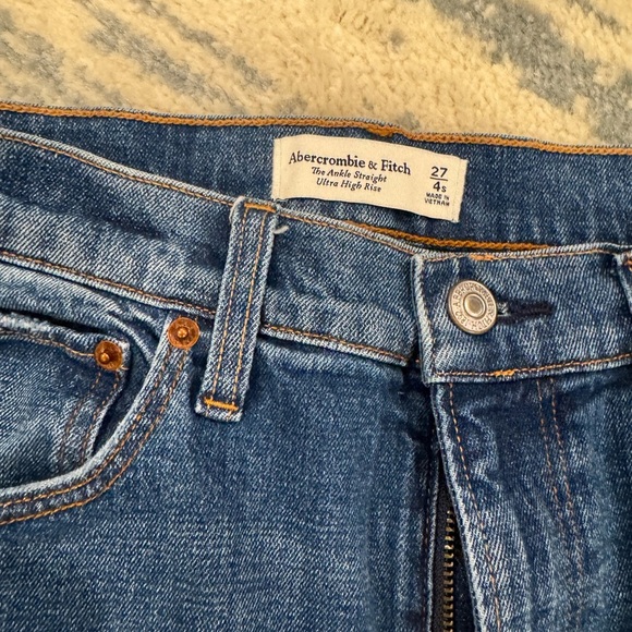 Abercrombie & Fitch Ultra High Rise Blue Jeans - Ankle Straight - Picture 2 of 4